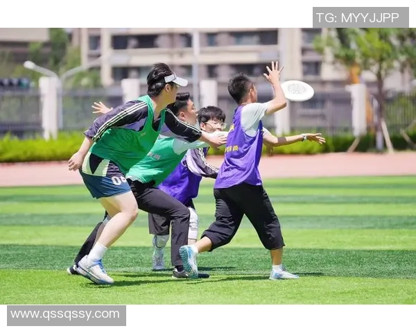 飞盘战术解析:探秘北京飞盘队的战术控制与团队协作体系